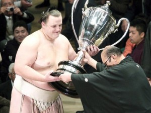 estonian-baruto-wins-first-emperors-cup-1327269264-4495